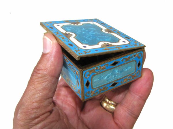 Sterling Silver Shaped Snuff Box in Engraved by Hand with Fire Enamel 3 Colors - Image 3
