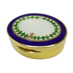 Snuff Box or Pill Box in 925/1000 sterling silver gold plated with translucent fired enamel on guillochè and hand painted miniature of floral wreath.