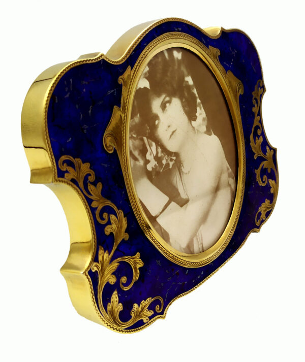 Salimbeni Guilloche Frame Hand-Engraved Shaped photo frame with oval interior in 925/1000 sterling silver gold plated . Oval Shape with blue back ground and goldplated hand-carved decoration. Right side view