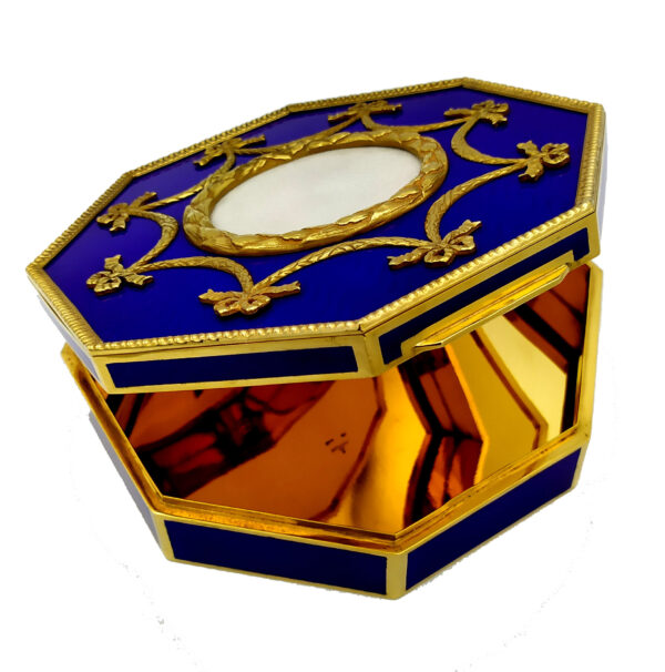 Table Box Russian Impero Style Ornaments on Blue and White Enamel Salimbeni - Image 5