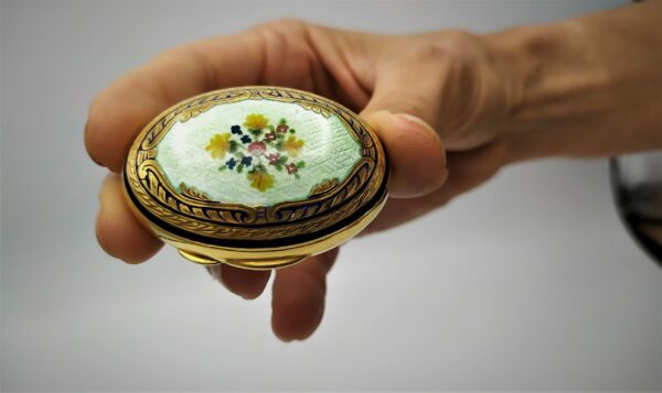 Oval Snuff Box or Pill Box Guilloche Enamel Hand-Painted Floral Wreath Salimbeni - Image 2