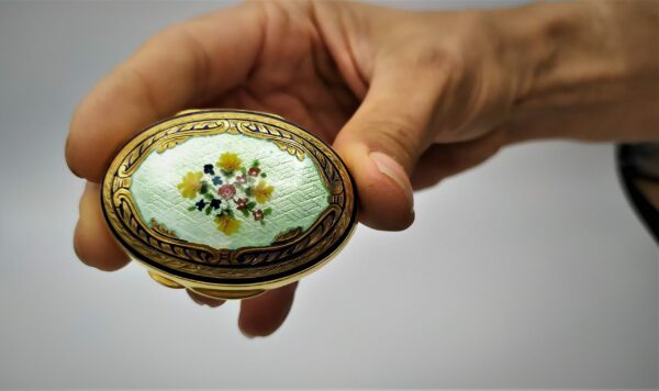 Oval Snuff Box or Pill Box Guilloche Enamel Hand-Painted Floral Wreath Salimbeni - Image 7