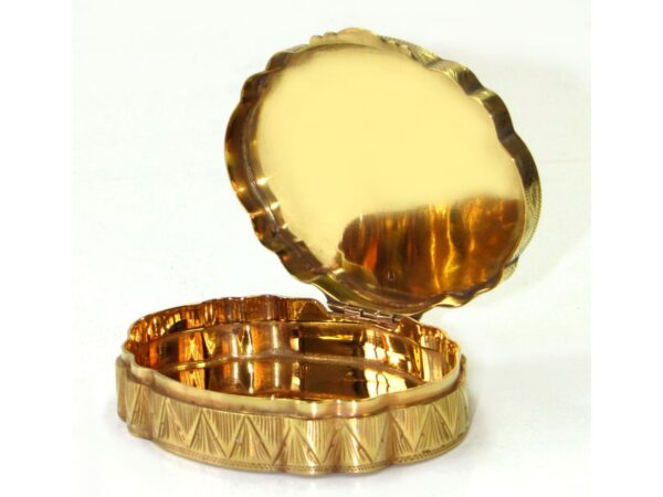 Sterling silver Snuff box Gold Plated Hand Engraved Salimbeni 10 scaled