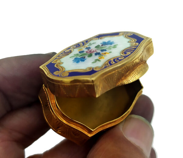 Salimbeni Pillbox Shaped hand-painted miniature in Viennese Art Nouveau style - Image 5
