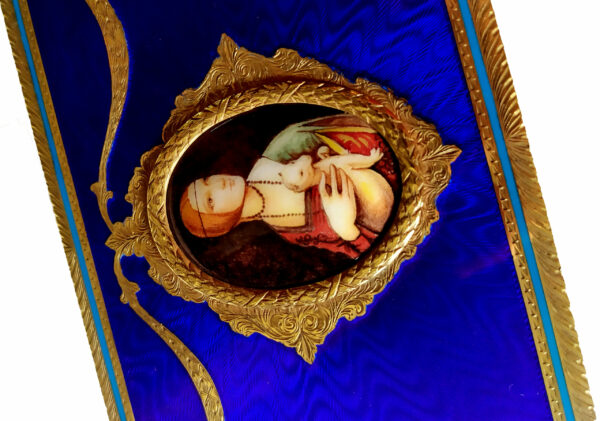 Musical Box Salimbeni table box with mechanical musical movement with 3 different motifs, detail of the miniature