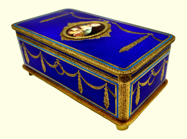 Musical Box Salimbeni table box with mechanical musical movement with 3 different motifs