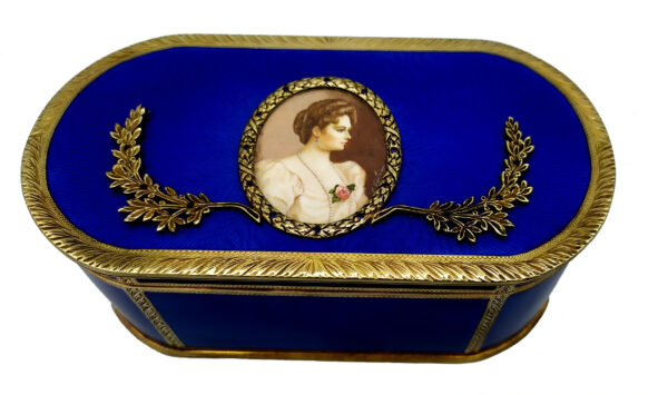 Salimbeni Oval Blue table box witn fine oval miniature. 0 scaled