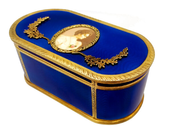Salimbeni Oval Blue table box witn fine oval miniature. 5 scaled
