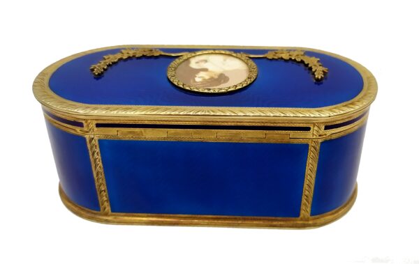 Salimbeni Oval Blue table box witn fine oval miniature. 6 scaled