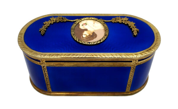 Salimbeni Oval Blue table box witn fine oval miniature. 8 scaled