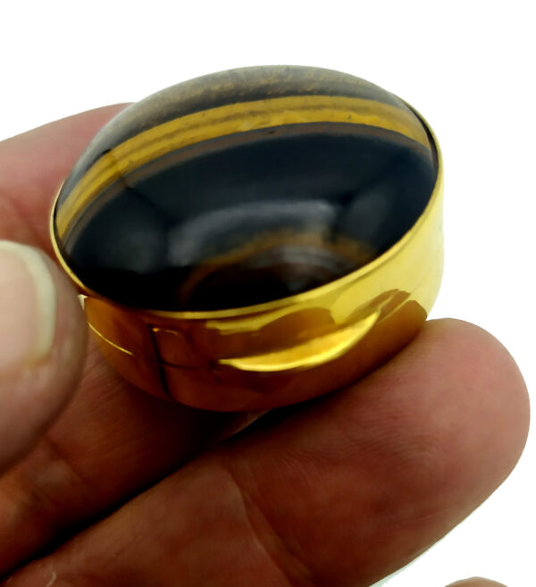 https://www.salimbeni1891shop.com/wp-content/uploads/2023/07/Salimbeni-Pillbox-domed-Tigers-eye-Gemstone-on-lid-in-round-Sterling-Silver-main.jpg