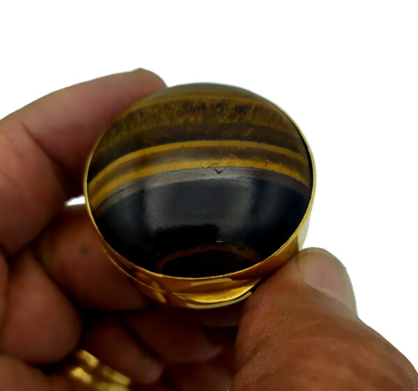 https://www.salimbeni1891shop.com/wp-content/uploads/2023/07/Salimbeni-Pillbox-domed-Tigers-eye-Gemstone-on-lid-in-round-Sterling-Silver-main.jpg
