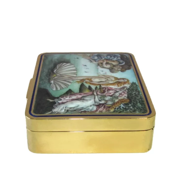Birth of Venus Box Salimbeni is a table box, rectangular with rounded corners in 925/1000 sterling silver gold plated. Birth of Venus Box has a fine hand-painted, fire-enameled miniature signed by the painter Beatrice Mellana, reproducing the famous painting "Birth of Venus" by Sandro Botticelli kept in the Uffizi Gallery in Florence. lateral side with closed cover