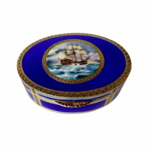 Table Box Oval in 925/1000 sterling silver gold plated with translucent fire enamels on guillochè with fine hand-engraving of the edges and with beautiful miniature sailboat enameled and hand-painted by painter Renato Dainelli