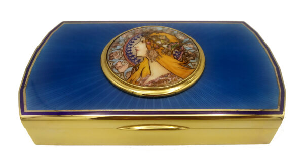 Salimbeni Renaissance style table box with fine rectangular miniature 10 1 scaled