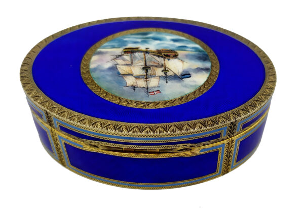 Table Box Oval in 925/1000 sterling silver gold plated with translucent fire enamels on guillochè with fine hand-engraving of the edges and with beautiful miniature sailboat enameled and hand-painted by painter Renato Dainelli