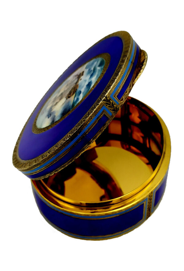 Table Box Oval in 925/1000 sterling silver gold plated with translucent fire enamels on guillochè with fine hand-engraving of the edges and with beautiful miniature sailboat enameled and hand-painted by painter Renato Dainelli